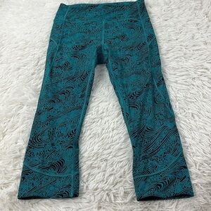 Lululemon In Movement Crop *Everlux 19" Kitakami Spirit Green Black
